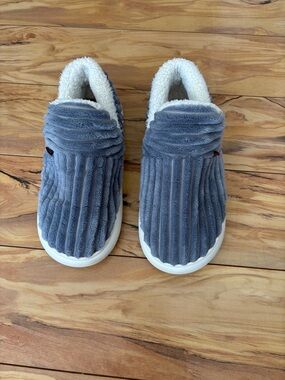 Kids Plush Slip-On Slippers with Sherpa Lining - Gray